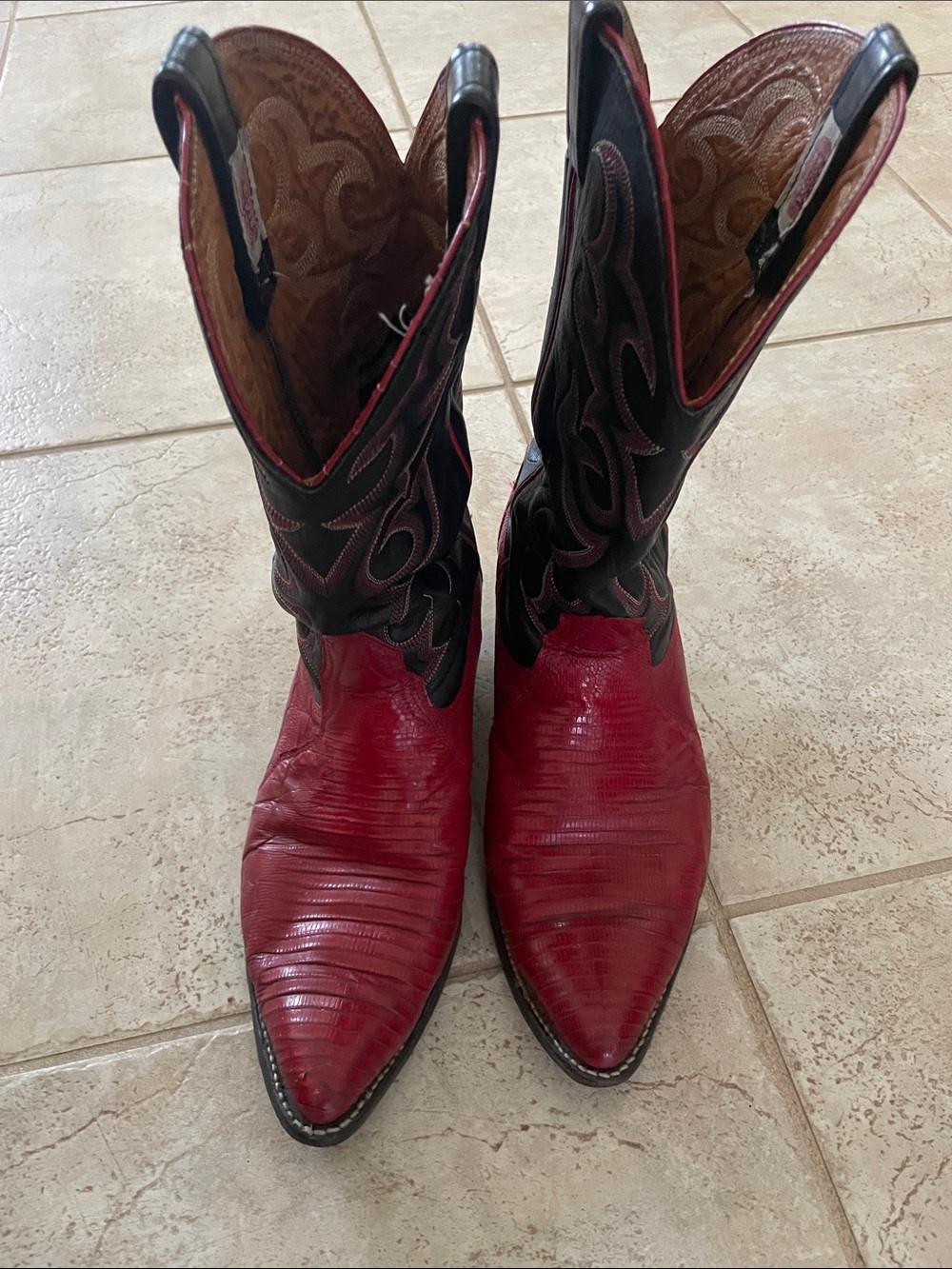 Men’s Nocona lizard skin color red and black
